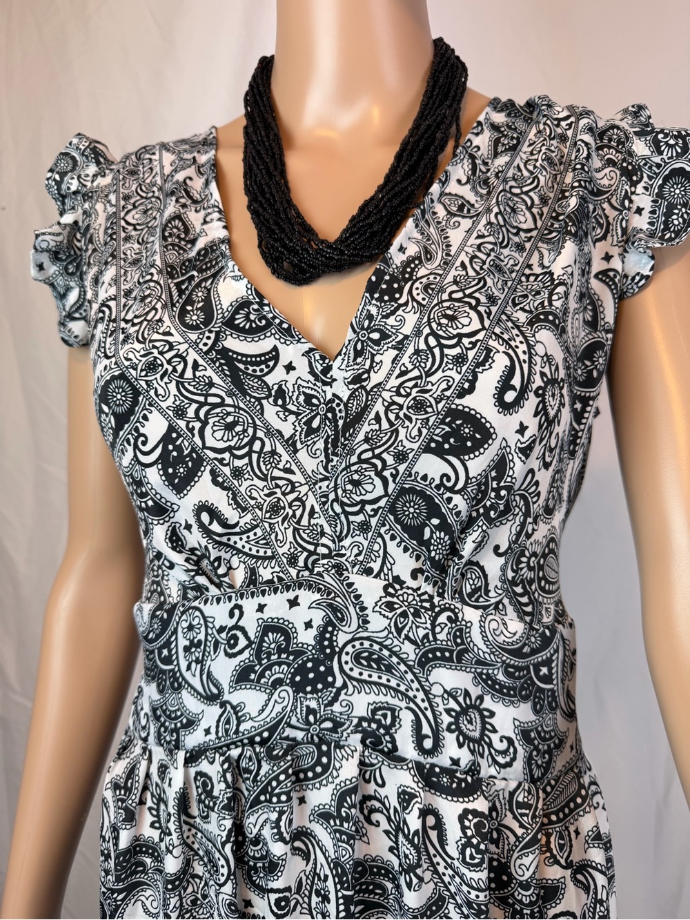 Black & White Paisley V-Neck Women’s Top